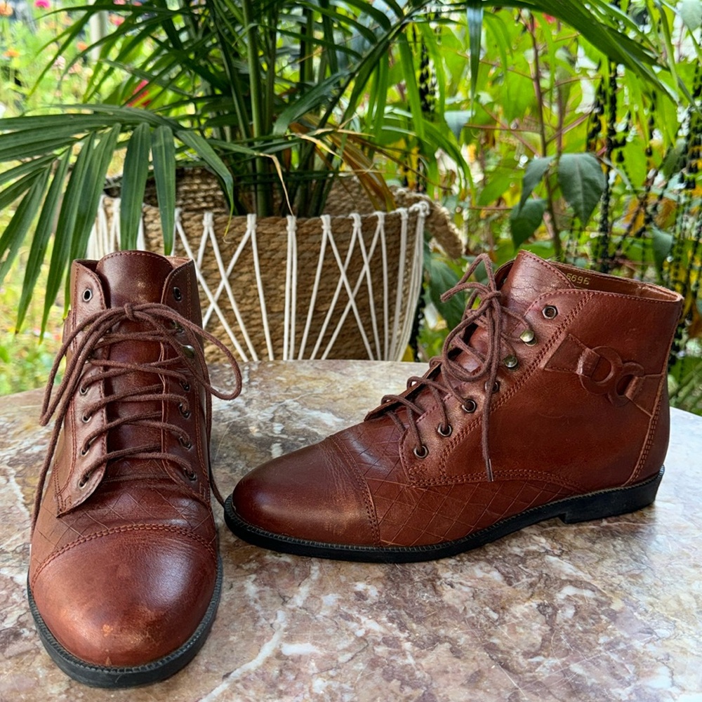 Leather collection vintage ankle boots